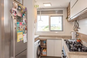 Apartamento à venda com 70m², 2 dormitórios, 1 suíte, 2 vagas, no bairro Cristal em Porto Alegre