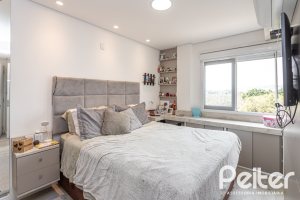 Apartamento à venda com 70m², 2 dormitórios, 1 suíte, 2 vagas, no bairro Cristal em Porto Alegre