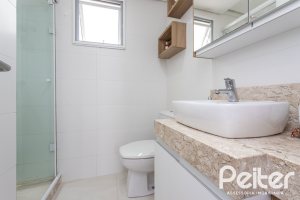 Apartamento à venda com 70m², 2 dormitórios, 1 suíte, 2 vagas, no bairro Cristal em Porto Alegre