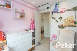 Apartamento à venda com 70m², 2 dormitórios, 1 suíte, 2 vagas, no bairro Cristal em Porto Alegre
