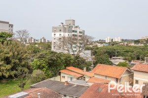 Apartamento à venda com 70m², 2 dormitórios, 1 suíte, 2 vagas, no bairro Cristal em Porto Alegre