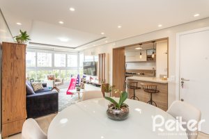 Apartamento à venda com 70m², 2 dormitórios, 1 suíte, 2 vagas, no bairro Cristal em Porto Alegre