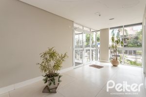 Apartamento à venda com 70m², 2 dormitórios, 1 suíte, 2 vagas, no bairro Cristal em Porto Alegre