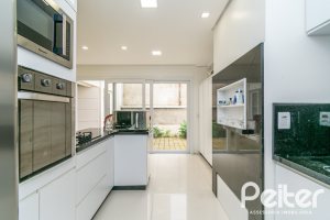 Casa à venda com 484m², 3 dormitórios, 2 suítes, 4 vagas, no bairro Tristeza em Porto Alegre