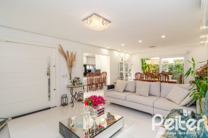 Casa à venda com 484m², 3 dormitórios, 2 suítes, 4 vagas, no bairro Tristeza em Porto Alegre