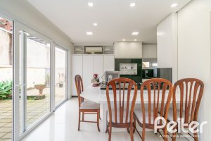 Casa à venda com 484m², 3 dormitórios, 2 suítes, 4 vagas, no bairro Tristeza em Porto Alegre