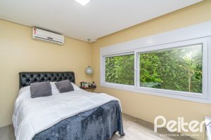 Casa à venda com 484m², 3 dormitórios, 2 suítes, 4 vagas, no bairro Tristeza em Porto Alegre