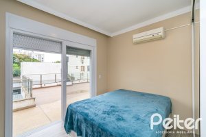 Casa à venda com 484m², 3 dormitórios, 2 suítes, 4 vagas, no bairro Tristeza em Porto Alegre