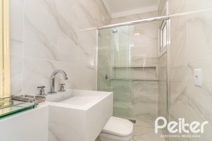 Casa à venda com 484m², 3 dormitórios, 2 suítes, 4 vagas, no bairro Tristeza em Porto Alegre