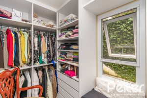 Casa à venda com 484m², 3 dormitórios, 2 suítes, 4 vagas, no bairro Tristeza em Porto Alegre