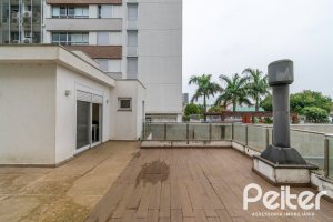 Casa à venda com 484m², 3 dormitórios, 2 suítes, 4 vagas, no bairro Tristeza em Porto Alegre