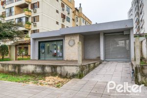 Casa à venda com 484m², 3 dormitórios, 2 suítes, 4 vagas, no bairro Tristeza em Porto Alegre