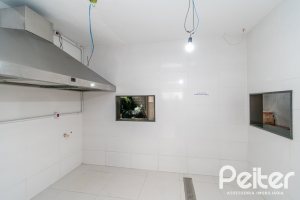 Casa à venda com 484m², 3 dormitórios, 2 suítes, 4 vagas, no bairro Tristeza em Porto Alegre