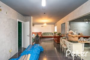 Casa à venda com 484m², 3 dormitórios, 2 suítes, 4 vagas, no bairro Tristeza em Porto Alegre