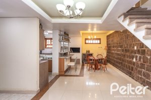 Casa à venda com 400m², 3 dormitórios, 1 suíte, 5 vagas, no bairro Vila Assunção em Porto Alegre