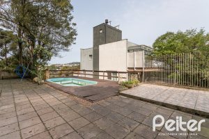 Casa à venda com 400m², 3 dormitórios, 1 suíte, 5 vagas, no bairro Vila Assunção em Porto Alegre