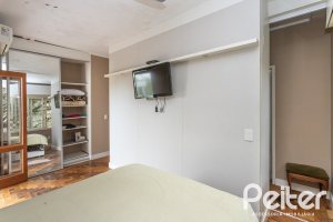 Casa à venda com 400m², 3 dormitórios, 1 suíte, 5 vagas, no bairro Vila Assunção em Porto Alegre