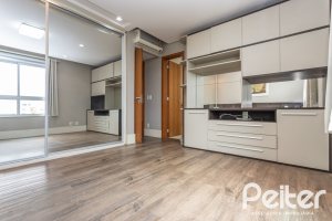 Apartamento à venda com 91m², 3 dormitórios, 1 suíte, 2 vagas, no bairro Tristeza em PORTO ALEGRE