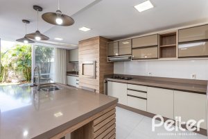 Casa em Condomínio à venda com 312m², 4 dormitórios, 4 suítes, 4 vagas, no bairro Hipica em PORTO ALEGRE