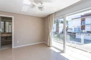 Casa em Condomínio à venda com 312m², 4 dormitórios, 4 suítes, 4 vagas, no bairro Hipica em PORTO ALEGRE