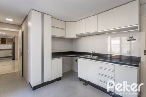 Casa em Condomínio à venda com 312m², 4 dormitórios, 4 suítes, 4 vagas, no bairro Hipica em PORTO ALEGRE