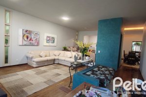 Casa à venda com 239m², 3 dormitórios, 1 suíte, 3 vagas, no bairro Jardim Isabel em Porto Alegre