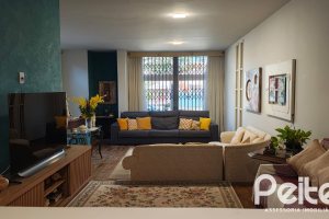 Casa à venda com 239m², 3 dormitórios, 1 suíte, 3 vagas, no bairro Jardim Isabel em Porto Alegre