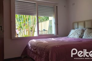 Casa à venda com 239m², 3 dormitórios, 1 suíte, 3 vagas, no bairro Jardim Isabel em Porto Alegre