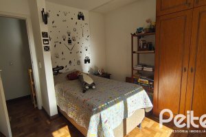 Casa à venda com 239m², 3 dormitórios, 1 suíte, 3 vagas, no bairro Jardim Isabel em Porto Alegre