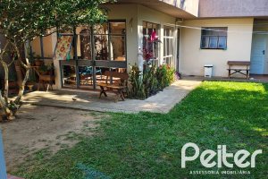 Casa à venda com 239m², 3 dormitórios, 1 suíte, 3 vagas, no bairro Jardim Isabel em Porto Alegre