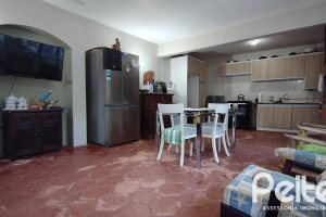 Casa à venda com 239m², 3 dormitórios, 1 suíte, 3 vagas, no bairro Jardim Isabel em Porto Alegre