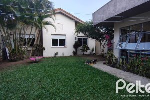 Casa à venda com 239m², 3 dormitórios, 1 suíte, 3 vagas, no bairro Jardim Isabel em Porto Alegre