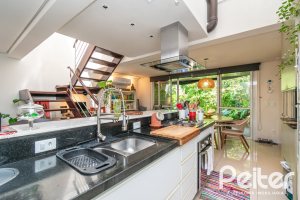Casa em Condomínio à venda com 167m², 3 dormitórios, 1 suíte, 2 vagas, no bairro Ipanema em PORTO ALEGRE
