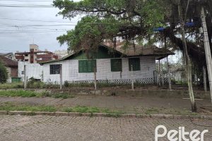Terreno à venda com 338m², no bairro Tristeza em Porto Alegre