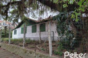 Terreno à venda com 338m², no bairro Tristeza em Porto Alegre