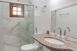 Casa em Condomínio à venda com 225m², 3 dormitórios, 1 suíte, 2 vagas, no bairro Jardim Isabel em Porto Alegre