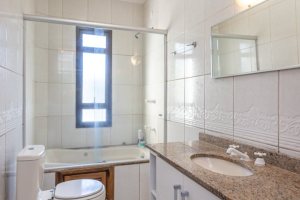 Casa em Condomínio à venda com 225m², 3 dormitórios, 1 suíte, 2 vagas, no bairro Jardim Isabel em Porto Alegre