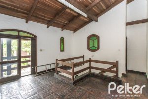 Casa à venda com 265m², 5 dormitórios, 1 suíte, 3 vagas, no bairro Tristeza em Porto Alegre