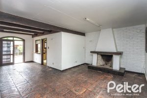 Casa à venda com 265m², 5 dormitórios, 1 suíte, 3 vagas, no bairro Tristeza em Porto Alegre