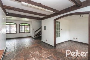 Casa à venda com 265m², 5 dormitórios, 1 suíte, 3 vagas, no bairro Tristeza em Porto Alegre