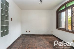 Casa à venda com 265m², 5 dormitórios, 1 suíte, 3 vagas, no bairro Tristeza em Porto Alegre