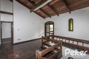 Casa à venda com 265m², 5 dormitórios, 1 suíte, 3 vagas, no bairro Tristeza em Porto Alegre