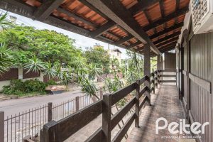 Casa à venda com 265m², 5 dormitórios, 1 suíte, 3 vagas, no bairro Tristeza em Porto Alegre