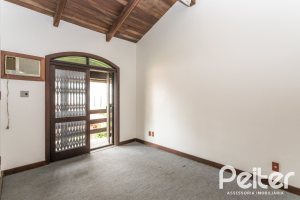 Casa à venda com 265m², 5 dormitórios, 1 suíte, 3 vagas, no bairro Tristeza em Porto Alegre