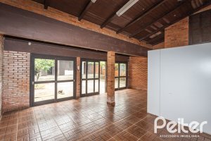 Casa à venda com 265m², 5 dormitórios, 1 suíte, 3 vagas, no bairro Tristeza em Porto Alegre
