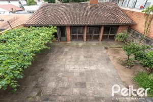 Casa à venda com 265m², 5 dormitórios, 1 suíte, 3 vagas, no bairro Tristeza em Porto Alegre