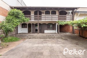 Casa à venda com 265m², 5 dormitórios, 1 suíte, 3 vagas, no bairro Tristeza em Porto Alegre