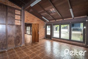 Casa à venda com 265m², 5 dormitórios, 1 suíte, 3 vagas, no bairro Tristeza em Porto Alegre