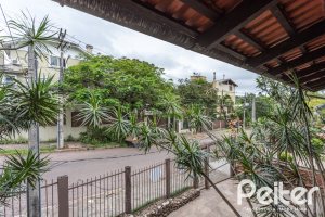 Casa à venda com 265m², 5 dormitórios, 1 suíte, 3 vagas, no bairro Tristeza em Porto Alegre