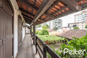 Casa à venda com 265m², 5 dormitórios, 1 suíte, 3 vagas, no bairro Tristeza em Porto Alegre